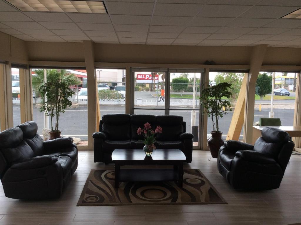 Popular attractions Area Nearby Property